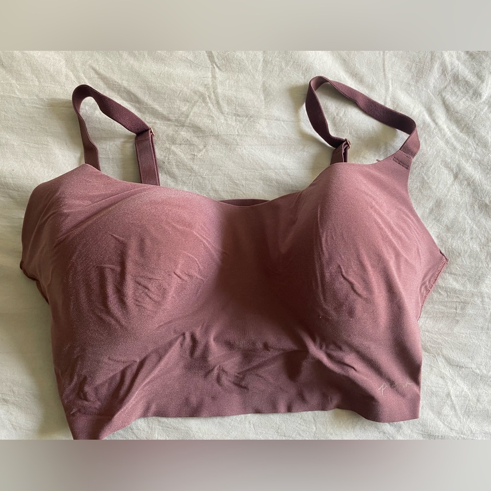 Pink by Victoria’s Secret Wireless Lightly Lined Bra. Size Large. Lightly worn.